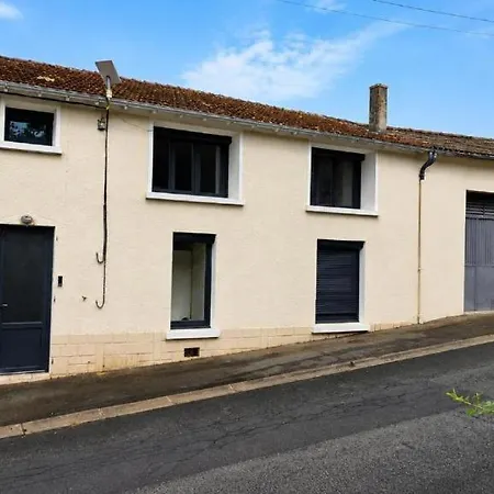 Privee Cosy Civaux, Proche Appartement Civaux